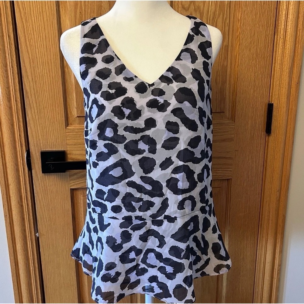 Cabi Women's XS Leopard Print Sleeveless V-Neck Peplum Blouse Black Gray 5536